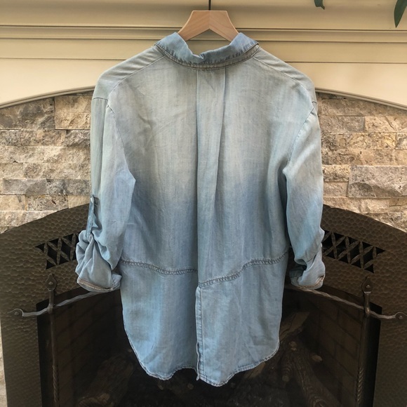 NWT Soft Chambray Button-up - Picture 4 of 8